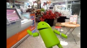 Зеленый робот в Мигдаль хаЭмеке.