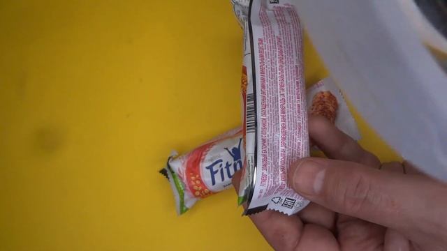 Взял на пробу Злаковый Батончик Фитнесс Клубника Обзор покупки #ОбалденныеВкусняшки смотреть онлайн