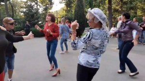 ЗА ТВОЮ КРАСИВУЮ УЛЫБКУ!??/ТАНЦЫ В ПАРКЕ ГОРЬКОГО ХАРЬКОВ СЕНТЯБРЬ 2021