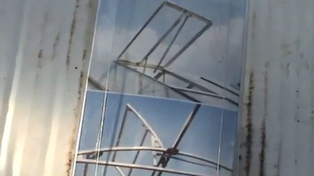 Автоматическое открытие теплицы при помощи термопривода и форточки с ручным открытием, обзор смотреть онлайн