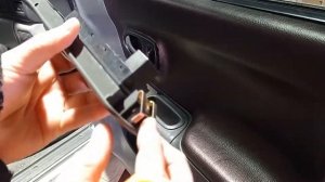 Как снять кнопку стеклоподъемника передней правой двери Mitsubishi Pajero Sport 1 #RAZNOBOY #MPS1