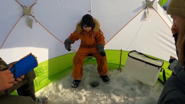 Первый лед на Сахалине 2022/ Зимняя рыбалка на корюшку смотреть онлайн