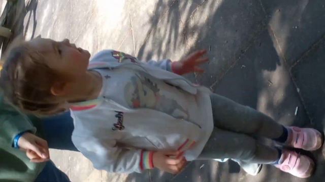 История о том, как мы пошли гулять с ребёнком и случайно сняли клип смотреть онлайн