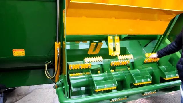 Разбрасыватель навоза с вертикальными роторами FW-DS смотреть онлайн