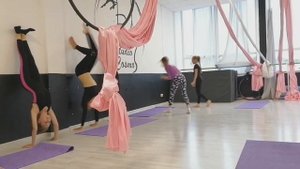 Воздушная гимнастика для детей. Катя и Милана. Продолжение. Разминка, занятие.