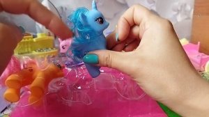 Мама КУПИ мне ПОНИ 5. Открываем большой пони набор. Любимые пони все вместе.