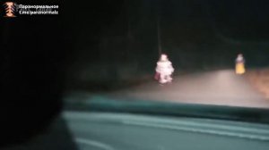 Ребята ехали за город - посреди дороги появились клоуны #мистика #клоун