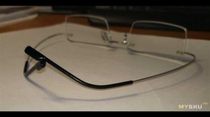 Очки для зрения по рецепту в безободковой оправе с оптическими линзами и весом менее 10 грамм.