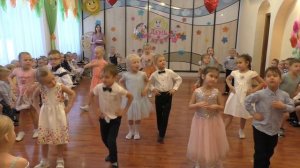 Старшая группа 1 танец Мамапомогалочка