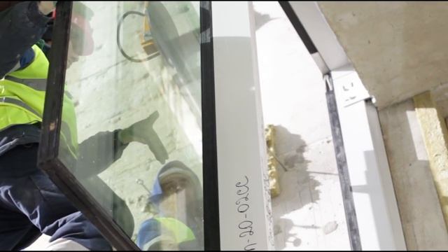 Монтаж витражей из профильной системы Schuco с крупногабаритными стеклопакетами SunGuard
