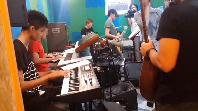 Ерболат поет в живем, для него это как два пальца об асфальт. смотреть онлайн