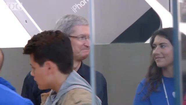 Apple CEO Tim Cook at the iPhone 5S/C launch in Palo Alto смотреть онлайн