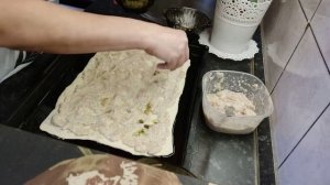 Закрытая пицца из слоёного теста,за 5 минут.