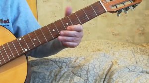 Парень в кепке и зуб золотой