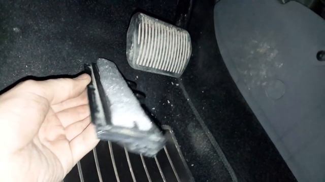 Особенности замены салонного фильтра. Ford Focus 2. смотреть онлайн