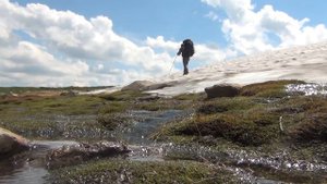 Мечты о Белоголосове часть 2-перепутал нужное озеро и ушел дальше,трешcпуск,нашел берлогу медведя
