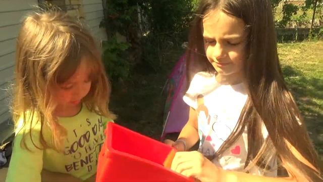 ПОДАРКИ ??? на День Рождения сестры | Распаковка подарков | Игрушки  | Эльза и Анна | Наша Наташа 0