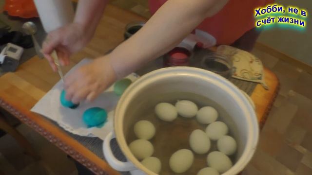 Готовимся к пасхе Красим яйца смотреть онлайн