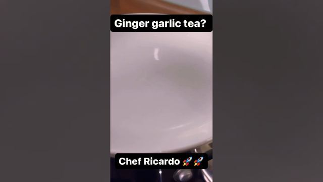 How to make a garlic and ginger tea that will help you Fight Disease.  #viral #food