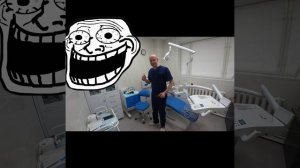 Стоматолог танцует на работе