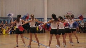 Выступление группы поддержки 7а