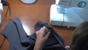 Прорезной карман с листочкой.Секрет работы с ламинированным трикотажем.