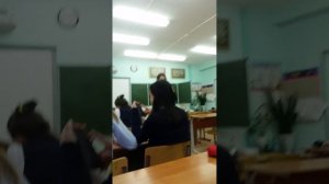 ШОК! ПОПЫТАЛСЯ СОВЕРШИТЬ ПОПЫТКУ СУИЦИДА ПРЯМО ВО ВРЕМЯ УРОКА сургут 27 школа