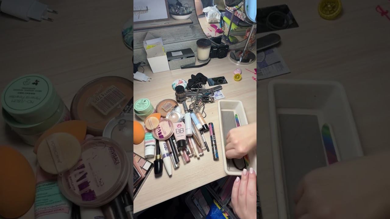 Навожу порядок в косметике, а мысли заняты новогодними подарками #мотивациянауборку #momlife