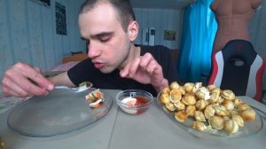 МУКБАНГ ПЕЛЬМЕНИ ЖАРЕНЫЕ / СОУС СМЕТАННЫЙ / САЛАТ ОВОЩНОЙ / ОБЖОР / EATING / Mukbang ASMR АСМР