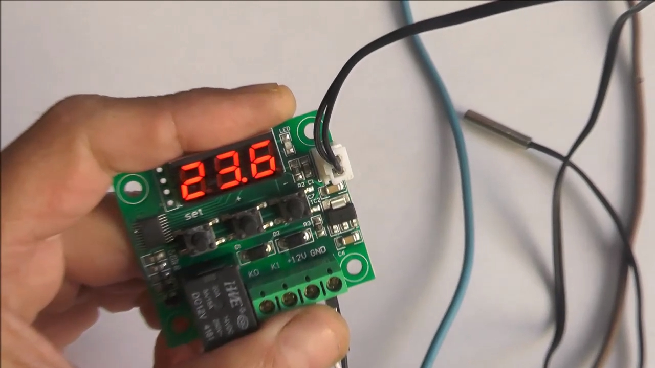 делаем измеритель топлива в баке из термореле W1209, в автомобиле,машине или любой другой ёмкости смотреть онлайн