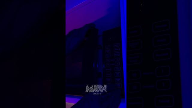 Вот что мастера делают с пылью от клиентов, а вы что думали? #shorts смотреть онлайн