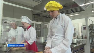 Около 5000 открытых вакансий: где подработать летом школьникам? Репортаж «Вестей»