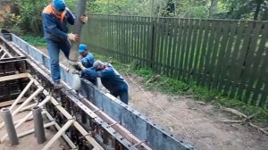 ЗАЛИВАЕМ ЛЕНТОЧНЫЙ ФУНДАМЕНТ БЕТОНОНАСОСОМ 36 МЕТРОВ