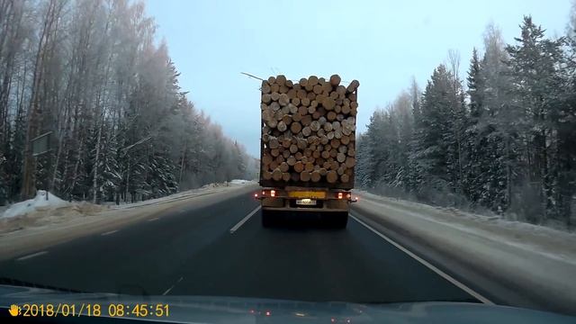 Потрясающе красиво встает солнце.  Зимняя дорога в Сыктывкар
