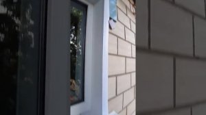 Теплый откос из сендвич панели на улице