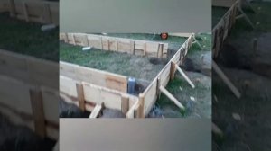 Опалубка для мелкозаглубленого ленточного фундамента под баню. #баня #фундамент #дача #самострой
