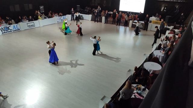 Бальные танцы / Первый турнир смотреть онлайн