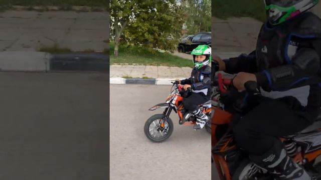 Мотоцикл motax 60 кубов Тима по городу !! смотреть онлайн