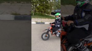 Мотоцикл motax 60 кубов Тима по городу !!