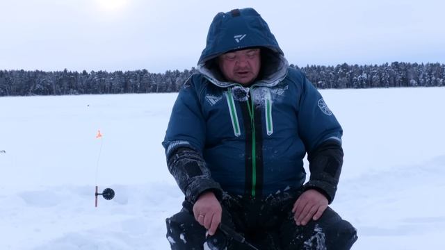 Так ловят рыбу в Сибири. Щука на таежном озере.