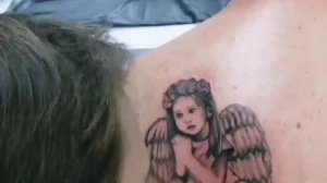 Тату портрет дочери, стилизованный под ангелочка.mp4