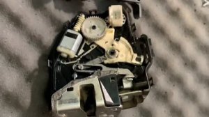 Замок двери Королла Аксио