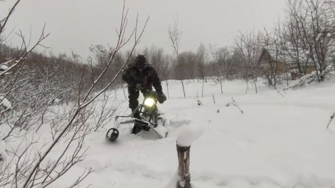 #Мотобуксировщик с лыжным модулем. Выезд по глубокому снегу.