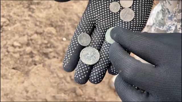 СЕРЕБРО ЕСТЬ! ПЕРВЫЙ КОП В 2023 ГОДУ! ИЩЕМ МОНЕТЫ МЕТАЛЛОИСКАТЕЛЕМ В ПОЛЯХ И ЛЕСАХ! Коп 2023