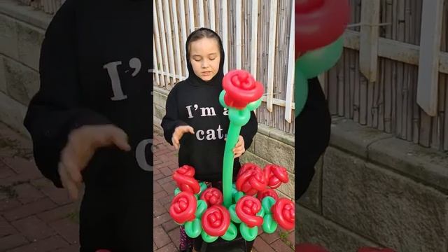Что подарить на День учителя? Розы из воздушных шаров!