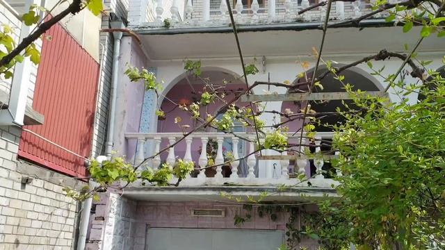 Короткий обзор. Экономномера на улице Победы. До моря 5 мин. Лазаревское Сочи.Рядом столовая Минутк смотреть онлайн