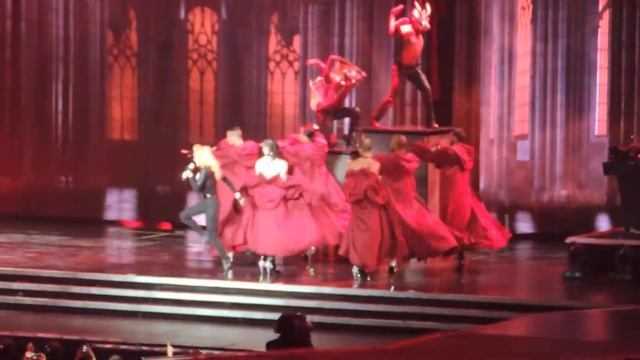 MADONNA's opening number (GIRLS GONE WILD) pt2 смотреть онлайн