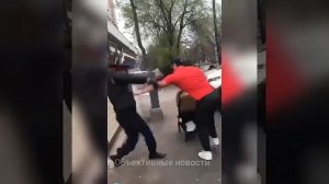 Полицейский «напал» на ребенка в коляске