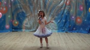 Полина Гурова, 5,5 лет, "Разноцветная игра" (Слова Л.Рубальской, Музыка Б.Савельева)
