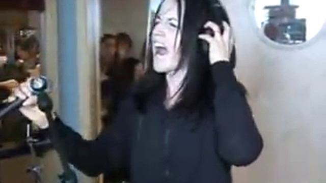 Dolores O'Riordan - Go your own way (Live on Europe2) смотреть онлайн